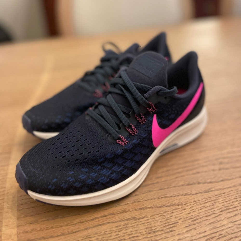 Women’s size 6 nike air pegasus 35, navy and pink